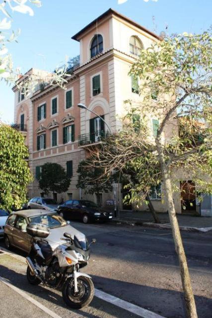 Tra Gianicolo E Trastevere Rome Exterior photo