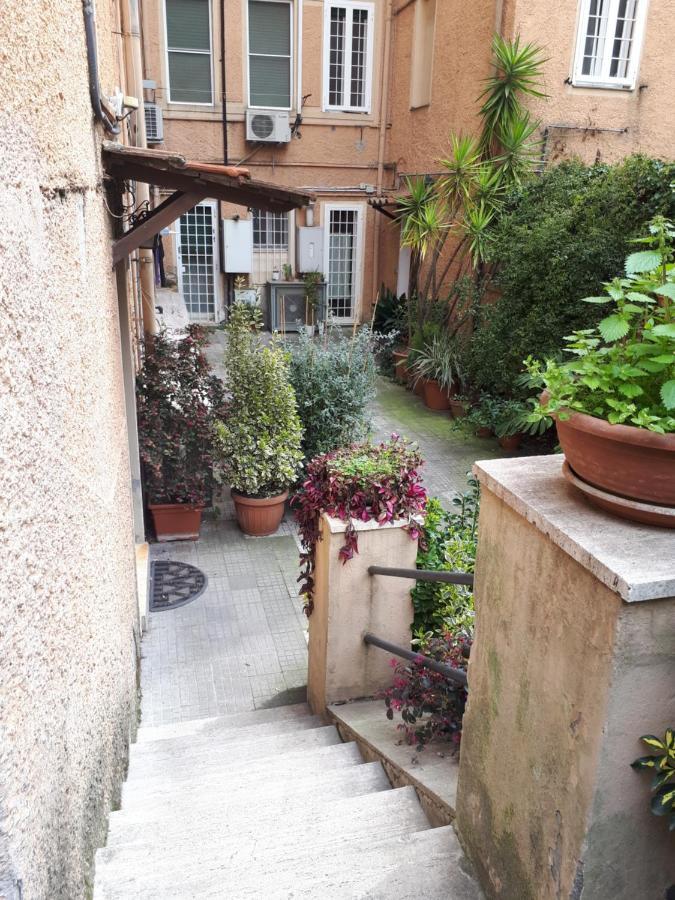 Tra Gianicolo E Trastevere Rome Exterior photo
